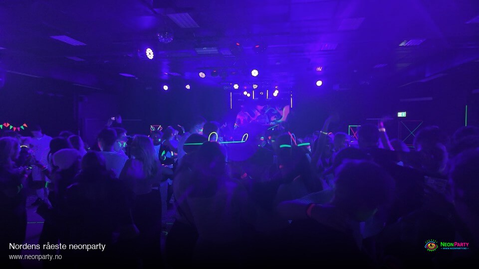 Neonparty DJ og dansegulv