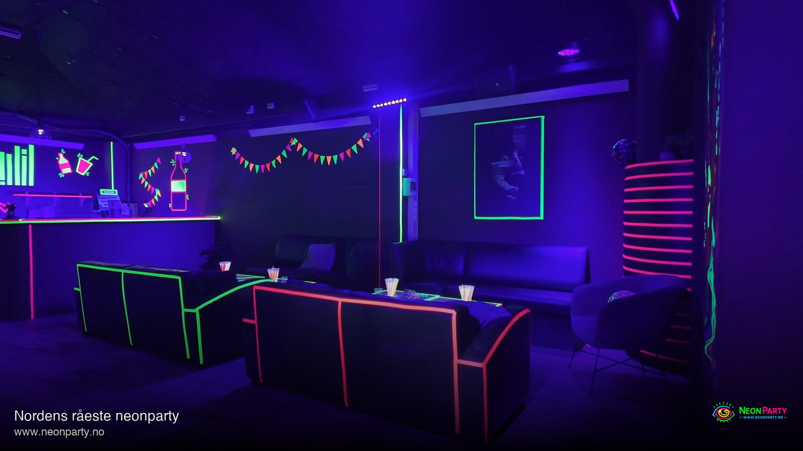 Neonparty med UV-lys og glowsticks